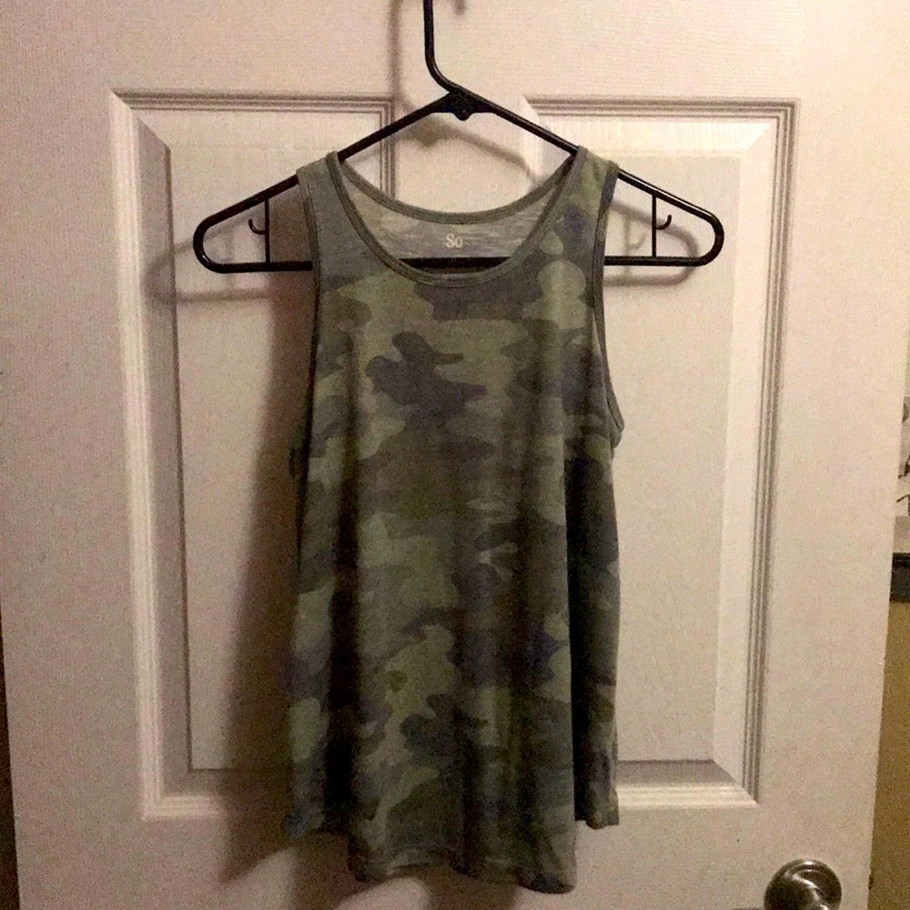 Super cute camo top, great for working out or pair it with a cute jacket!
